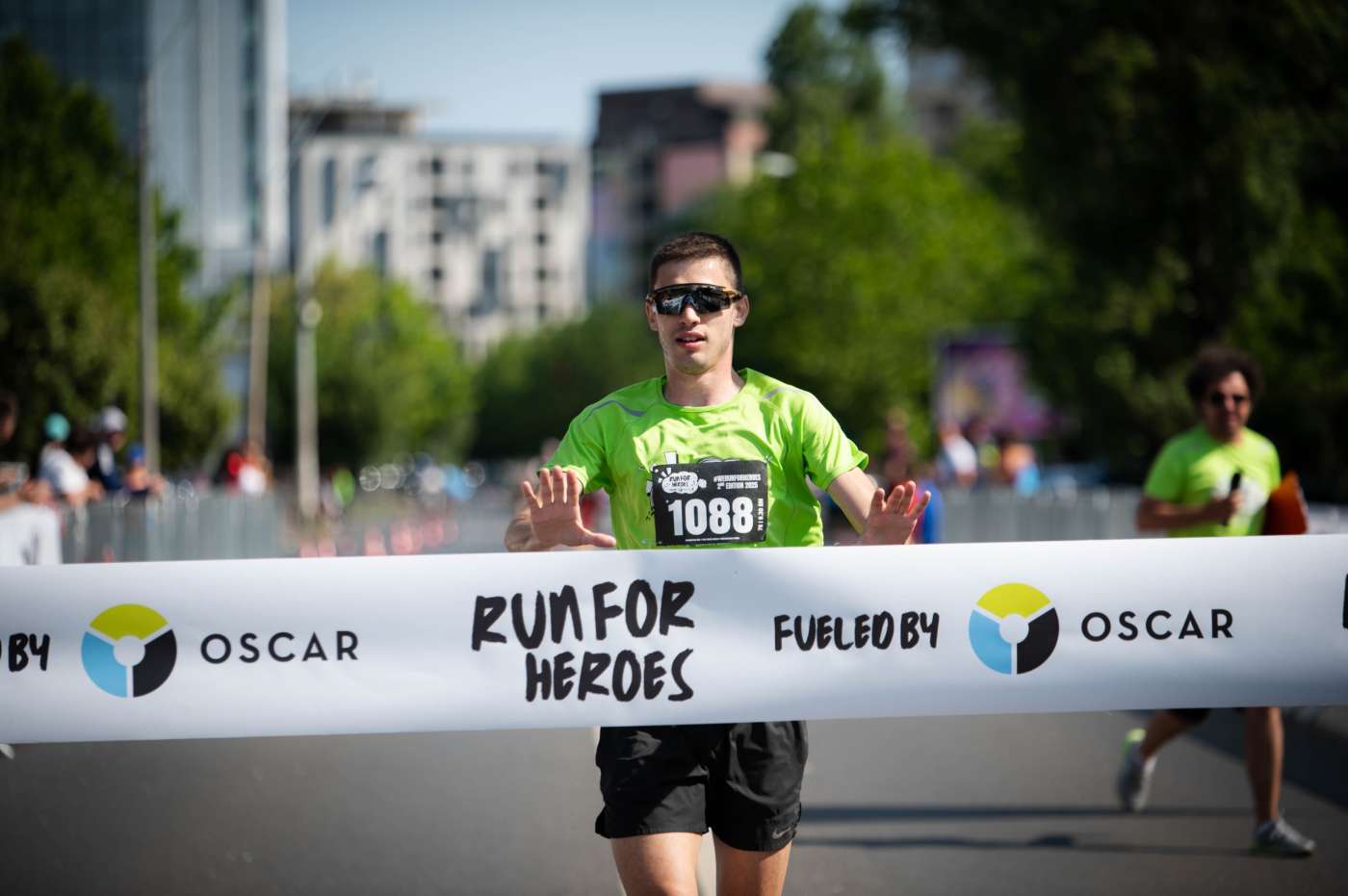 Peste 2500 de copii, adulți și persoane cu dizabilități au alergat la a doua ediție a cross-ului caritabil Run for Heroes – fueled by OSCAR